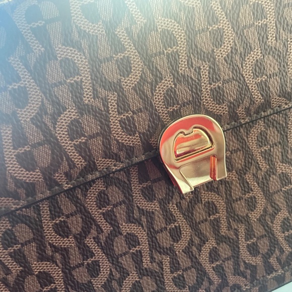 Authentic AIGNER Brown Signature Coated Canvas Genoveva Top Handle Bag - Picture 7 of 10